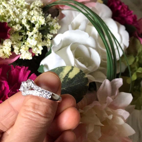 Sterling silver and CZ ring - Picture 4 of 8